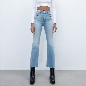 ZARA Cropped Flare Jeans Mid Rise Size 6